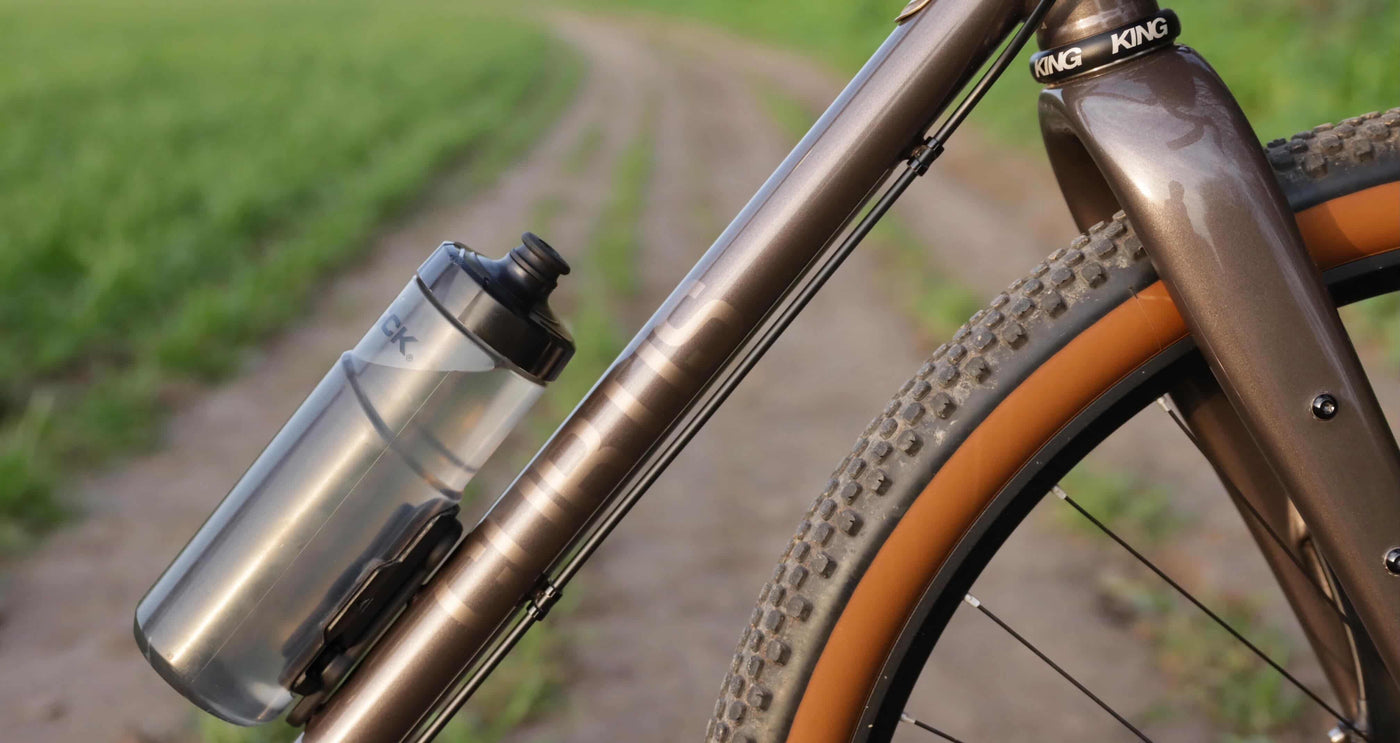 Downtube & Seatstay cable routing can be altered in the configurator.
This is an example of 'Bottom' Downtube routing.